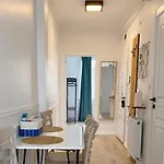 Cozy Taksim Family Flat *